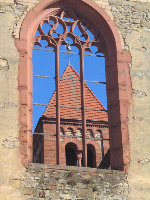 Blick durch das gothische Fenster